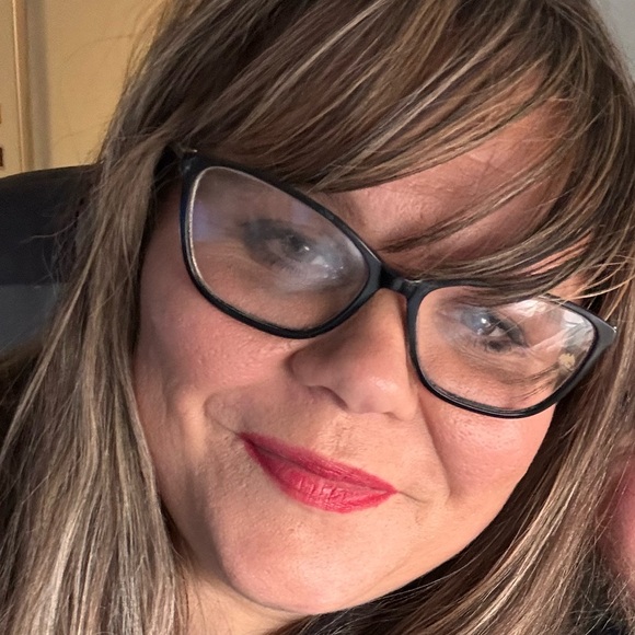 Meet your Posher, Britney - Picture 4 of 9